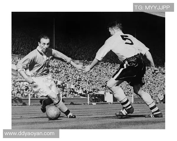 早期足球传奇人物回顾:那些塑造现代足球的先驱球星 早期足球传奇人物回顾:那些塑造现代足球的先驱球星