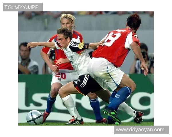 白发足球明星：从银发少年到绿茵场传奇的成长与传奇历程