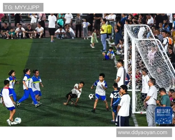 球迷热情邂逅心中偶像共谱绿茵场上激情难忘的足球故事