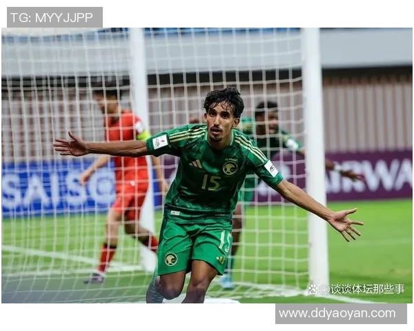 足球明星翻车现场曝光 引发球迷热议与舆论风暴