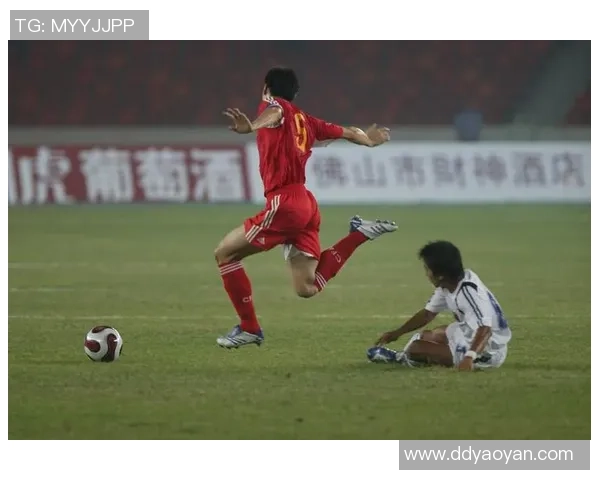 足球球星精彩瞬间聚焦灵巧接球展现非凡技术魅力 足球球星精彩瞬间聚焦灵巧接球展现非凡技术魅力